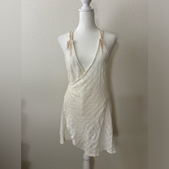 Free People crotchet asymmetrical top NWOT - Picture 2 of 4